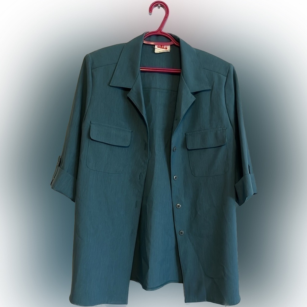 VINTAGE women’s blouse with sleeves